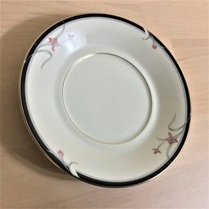 Ivory China MIKASA M2490 Floradora Japan-E Flower Plate